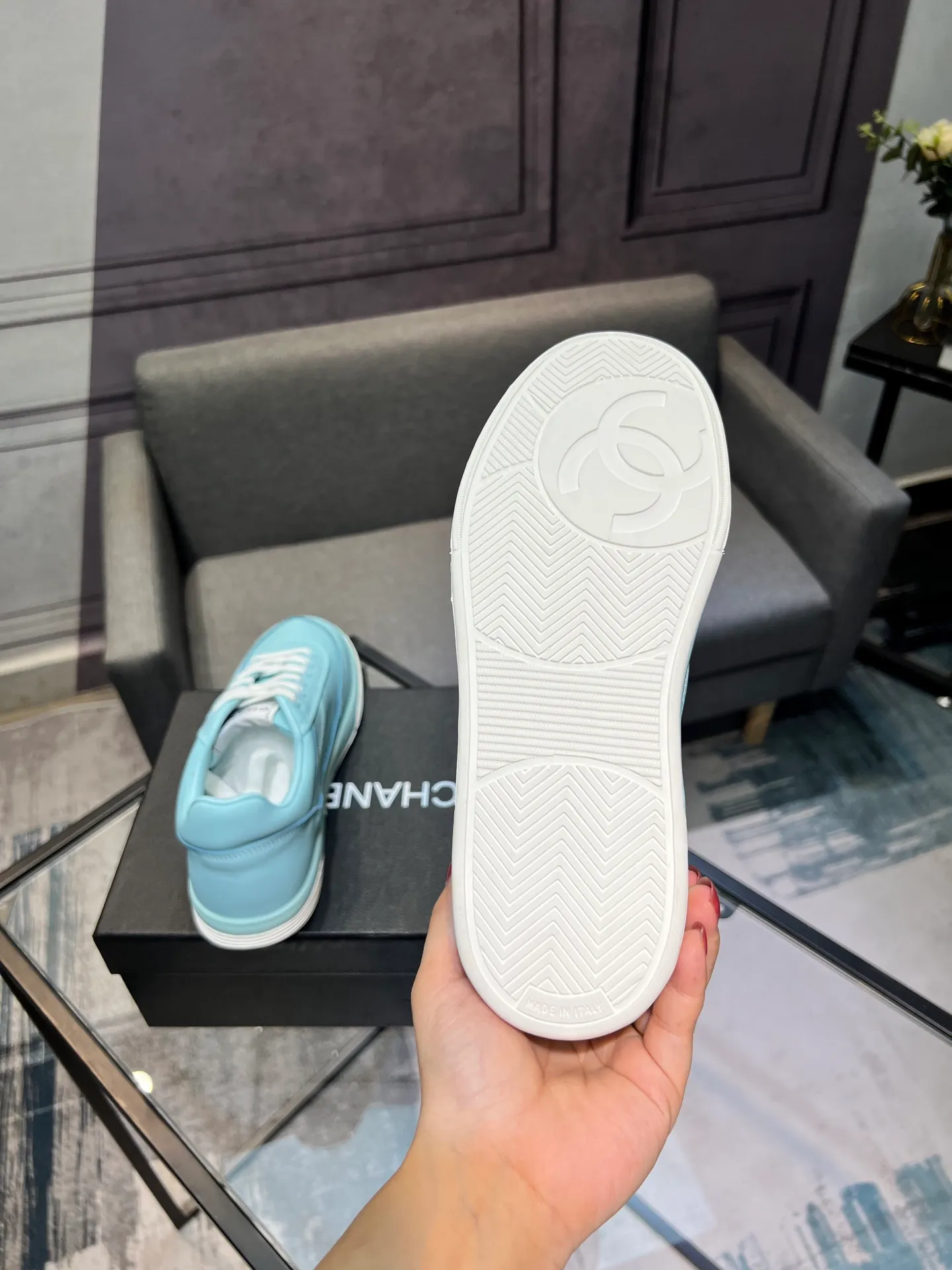 Men's men's shoes 💰620 Exclusive real shot (top version) CHANEL Chanel's new panda sneakers Panda shoes Chanel 2025ss color matching thick-soled casual sports shoes sneakers Counter synchronization The counter is very popular Very difficult to buy a shoe The most popular thick-soled panda shoes on the Internet It is obvious that Xiaoxiang control cannot miss it Simple and versatile white shoes that have both good looks and comfort Thick sole increases height, is super versatile and can be worn with eyes closed😍Whoever wears it will look better. Upper: calfskin. Lining: imported sheepskin lining. Outsole: TPU original outsole. Size: 35-40 (customized for women 41 and 40)
